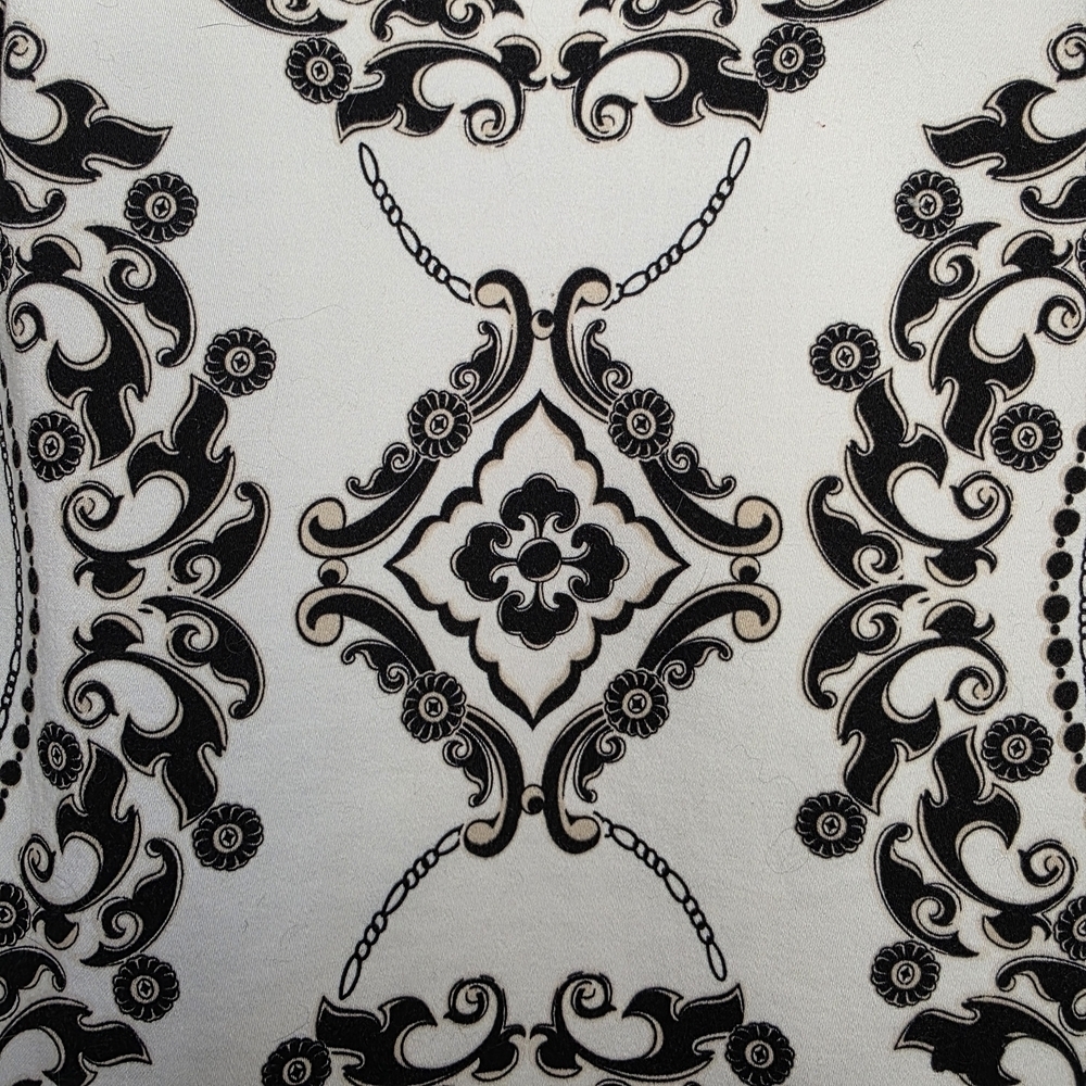 White House | Black Market Pleated Skirt – Size 4 – White; Black/Cream Pattern - Picture 3 of 6